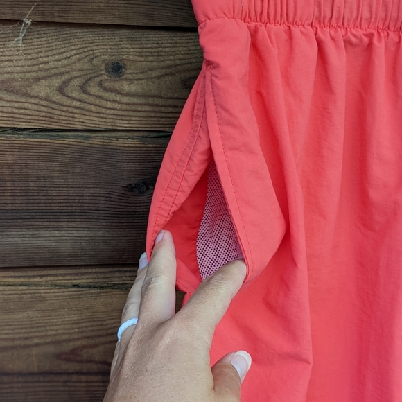 Columbia woman's hiking shorts w/ adjustable waist Size Small - Picture 4 of 6